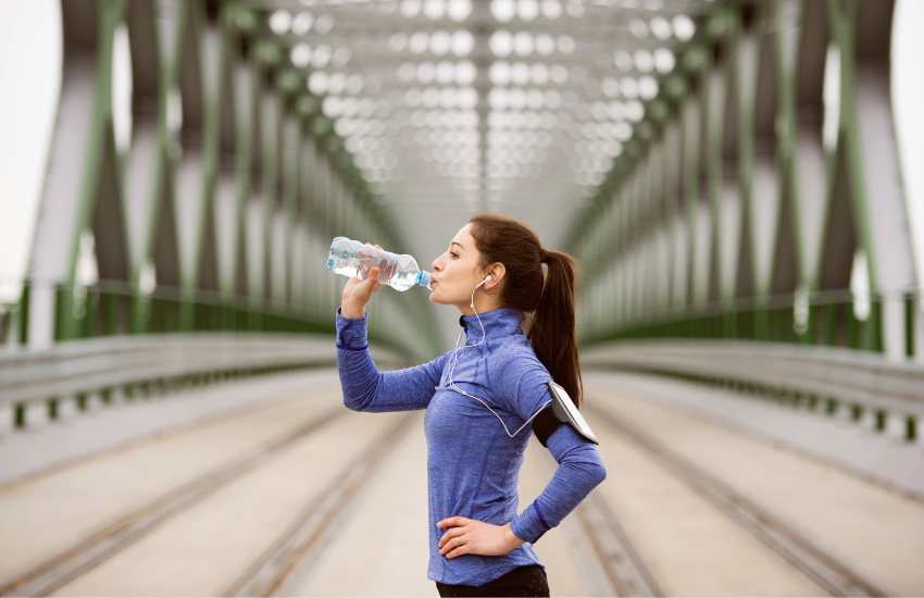 How Periodized Nutrition Can Increase Your Running Performance - Sporty Woman Drinking Water Before Run