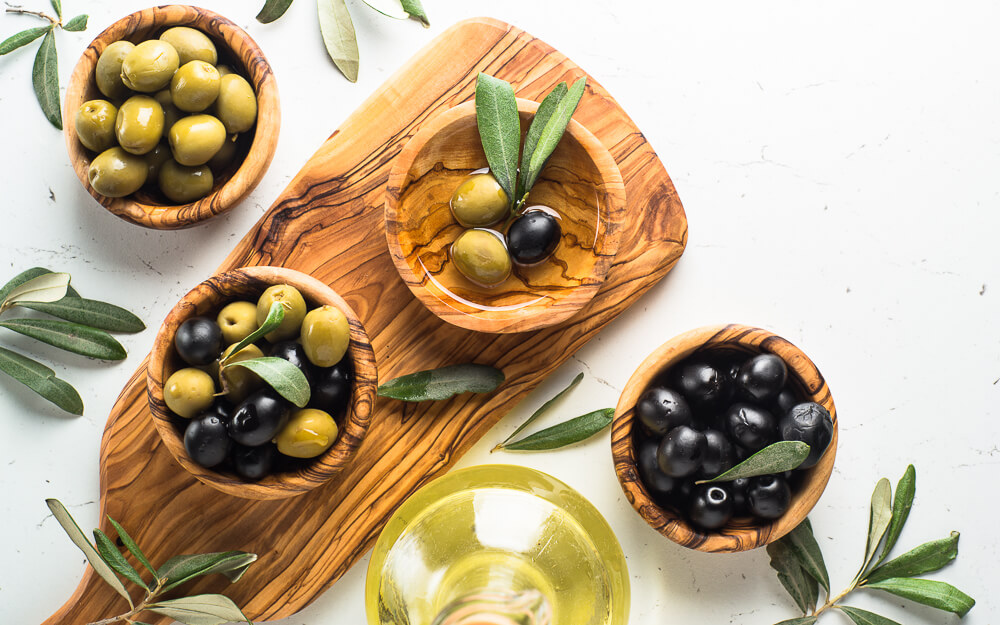 Low-carb olives as a snack