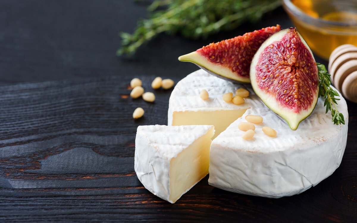 9 High-Fat, Low-Carb Cheeses for Keto Dieters - Brie Cheese